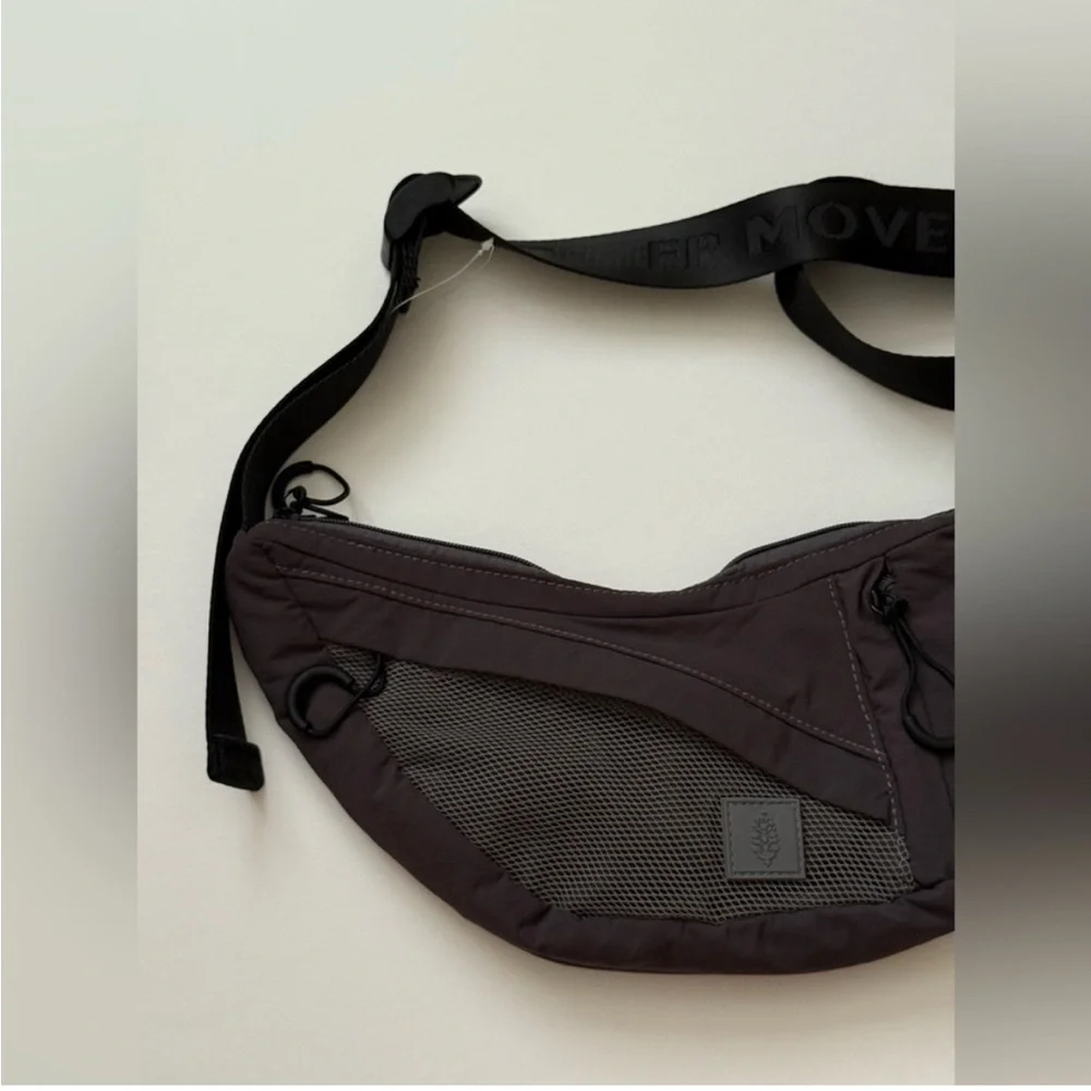 NWT FP Movement Nothing But Net Sling Bag brown black one size sporty new nwt